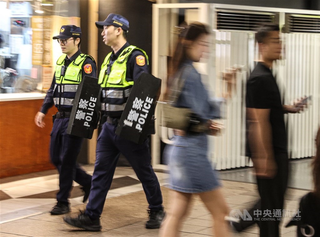 圖為台北車站於台北市隨機攻擊案後，加強警力巡邏。（中央社檔案照片）