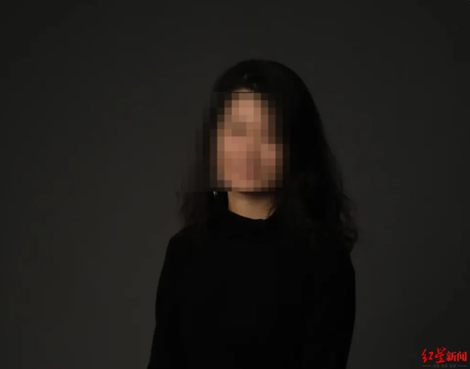 一名年僅 23 歲、具導演與編劇身分的中國籍女子，日前在柬埔寨金邊一處出租民宅墜樓，經多日搶救後，於今年 2 日傷重不治。 圖:翻攝自紅星新聞