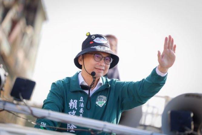 賴瑞隆在初選前關鍵期展開全日市場掃街及車掃行程。 圖：賴瑞隆辦公室提供