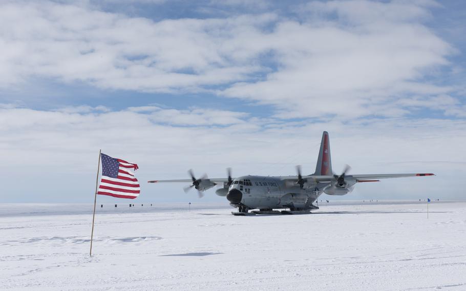 美軍C-130運輸機降落格陵蘭執行運補任務。 圖：翻攝U.S. Air National Guard