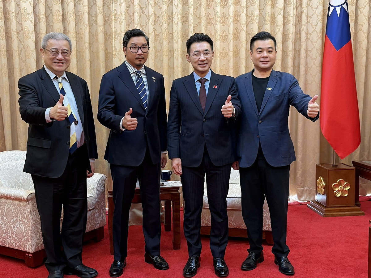 江啟臣接見亞橋基金會、喬治亞理工亞洲區代表，共同討論國際產學合作與AI技術導入，協助企業快速轉型AI智能化。 圖：江啟臣辦公室/提供