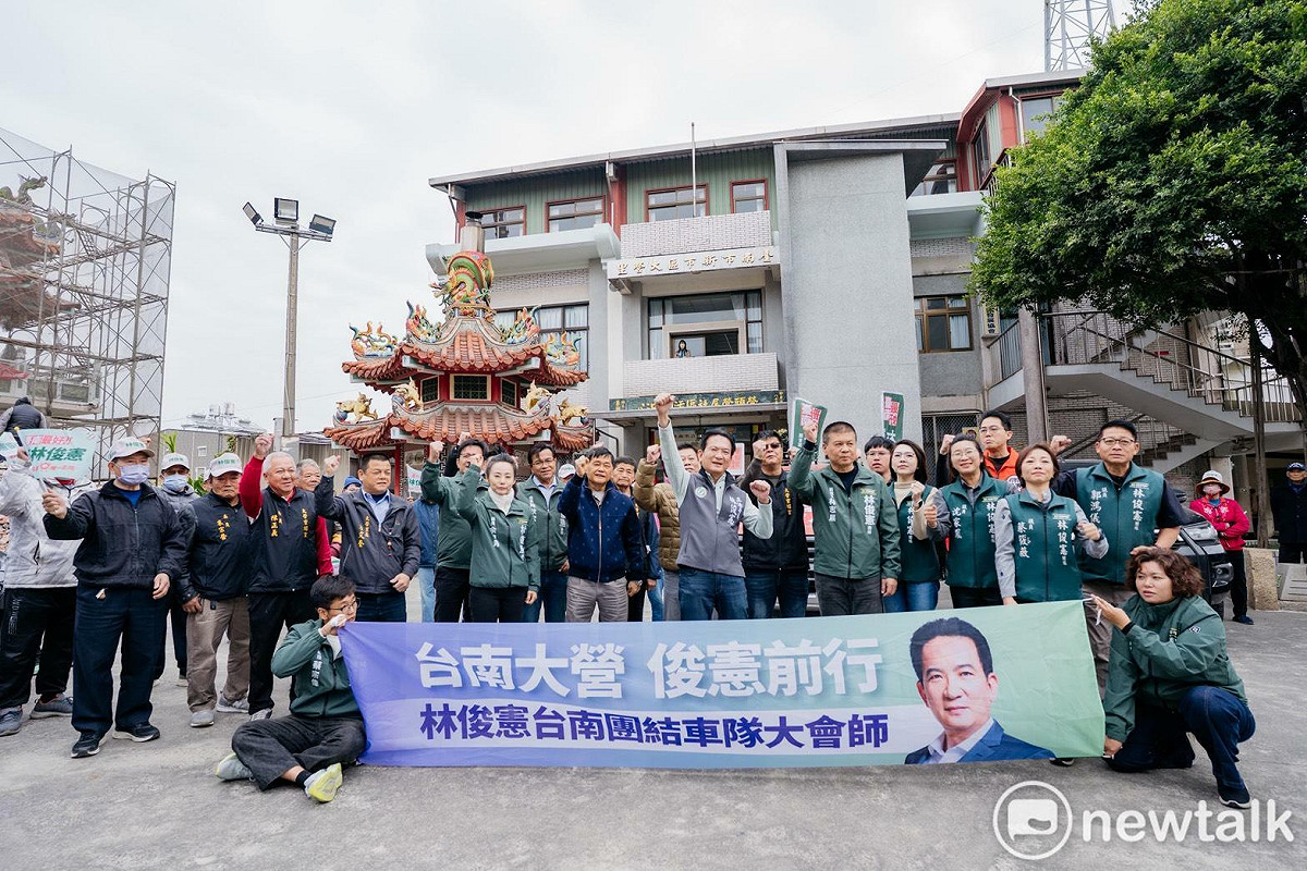 林俊憲台南團結車隊今日行徑善化、新市、安定等區域，沿途獲得不少鄉親揮手加油與熱情回應，林俊憲也呼籲支持者在最後關鍵時刻站出來，用行動展現團結力量，「讓台南繼續走在對的路上」。 圖：林俊憲服務處提供