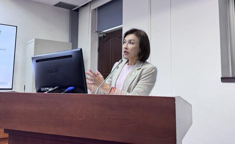 邱議瑩表示農產品市場交易法第15條條文修正草案，將讓果菜批發市場更新不再卡在制度矛盾。 圖：邱議瑩辦公室提供