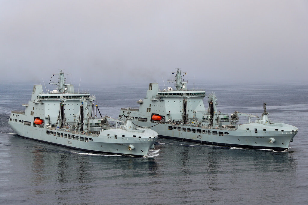 英國國防部7日證實，提供境內空軍基地並出動一艘輔助艦隊（RFA）油料補給船和空軍兵力，從陸、海、空三方面協助美軍成功追捕油輪「貝拉一號」。 圖：英國國防部提供