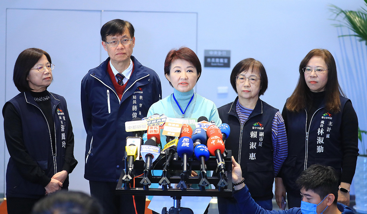 盧秀燕今天早上宣布台中市的學生午餐要跟進台北市全面免費。 圖：台中市政府/提供