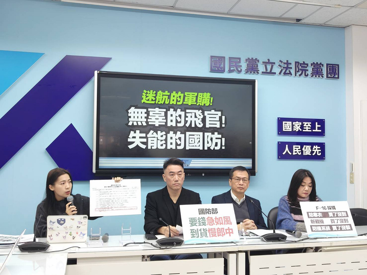 國民黨立委徐巧芯（圖左）回嗆總統賴清德的喊話。 圖：黃建豪／攝