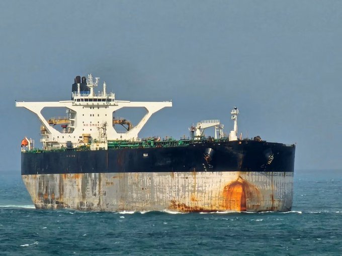 美軍部隊在英軍的協助下成功登上俄羅斯影子艦隊油輪「馬里內拉號」，並對該艘船艦實施了扣押。 圖：翻攝自 @Israelwaronhama X 帳號