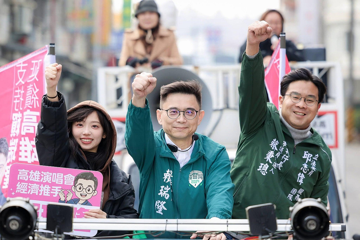 民進黨高雄市長初選封關民調，立委賴瑞隆在政黨對比、黨內互比均獲得第一排名。 圖：賴瑞隆辦公室提供