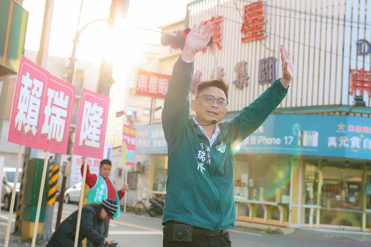 民進黨高雄市長初選封關民調，立委賴瑞隆在政黨對比、黨內互比均獲得第一排名。 圖：賴瑞隆辦公室提供