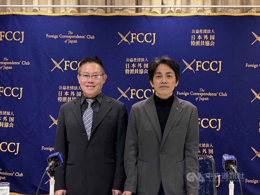 日本防衛省智庫「防衛研究所」中國研究室長増田雅之（右），與東京大學東洋文化研究所特聘研究員林泉忠（左）8日在日本外國特派員協會以「台灣議題引發的日中對立」為題舉行記者會。中央社記者戴雅真東京攝　115年1月8日 圖：中央社提供