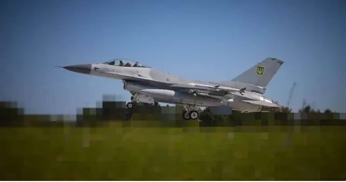 「俄軍戰機可以在高空待命，等我們出現，但我們沒有這種優勢。」該名飛行員指出，因此烏軍經常被迫貼地飛行，以規避雷達與飛彈鎖定。 圖:翻攝自寰球戰略解讀