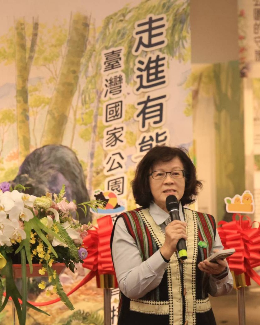 玉山國家公園管理處長盧淑妃邀請民眾於市區近距離認識臺灣森林中的靈魂角色─台灣黑熊，推廣台灣黑熊生態保育。 圖：國家公園署提供