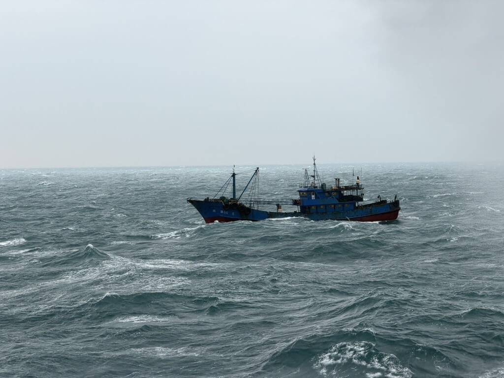 中國漁船6日越界現蹤台中港外海 海巡強制驅離
