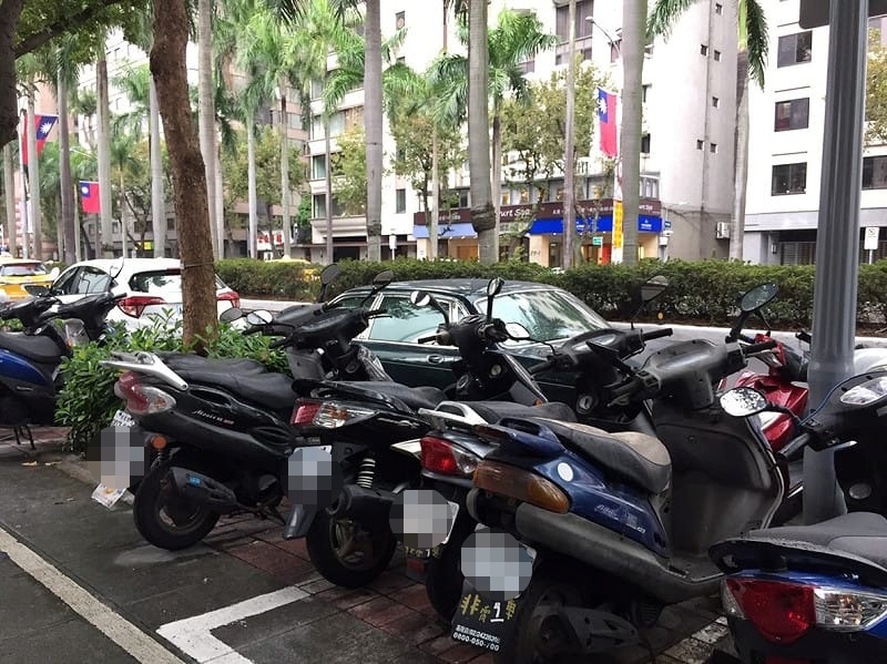 基隆一對父子忘記機車停放處，報假案遭揭穿，法院審結各判6個月徒刑。（機車停放示意圖） 圖：閻芝霖／提供