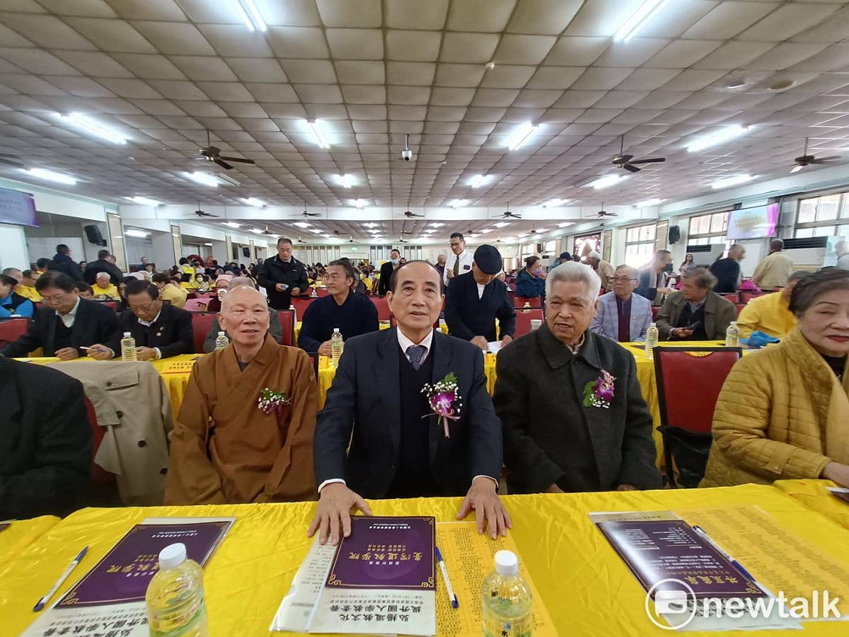 前立法院長王金平出席全國道教的盛會，當場抛磚引金，率先捐出新台幣200萬元，隨即獲得5位熱心人士的響應，陸續認捐。預期在各界支持下，今年即可達成設校目標。 圖：唐復年/攝