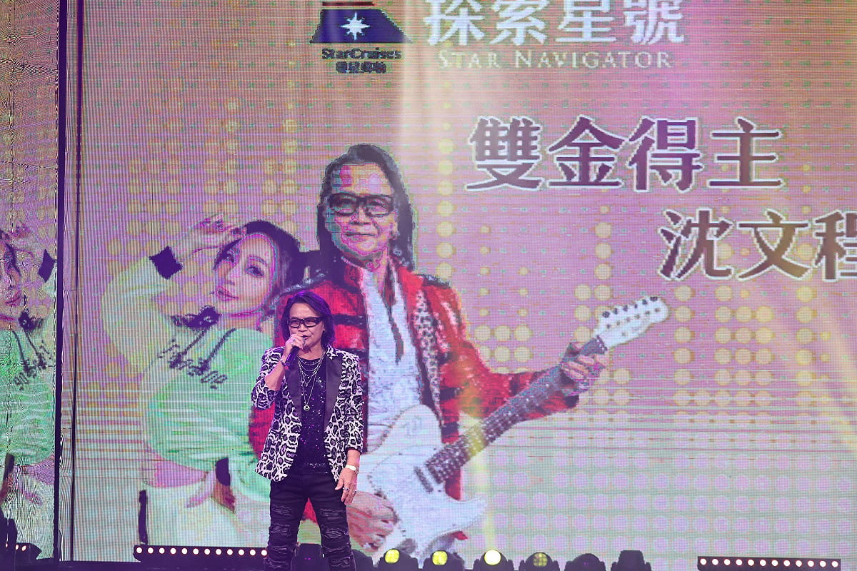 三金歌王沈文程於探索星號郵輪2026年1月首航演出，與乘客一起迎接2026年。 圖：麗星郵輪/提供