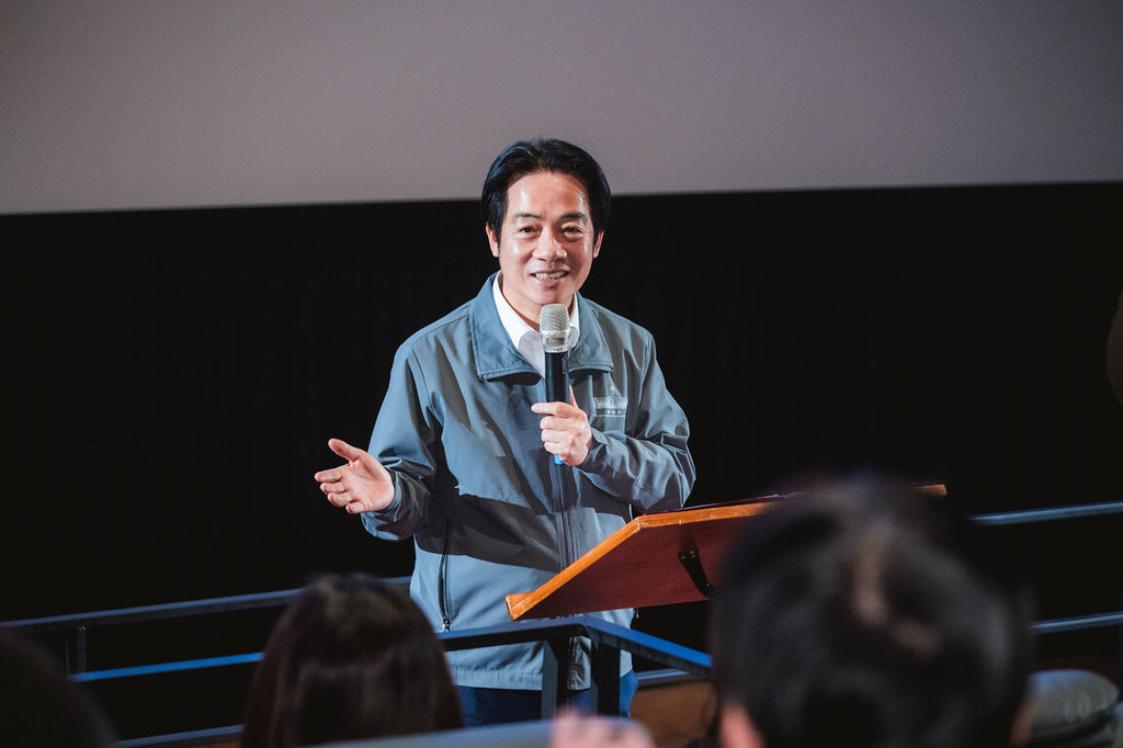 世界12強棒球賽紀錄片「冠軍之路」上映10天，票房達新台幣3500萬元。熱愛棒球的總統賴清德（圖）表示感動，認為此片不僅記錄奪冠，更像是一部表現台灣精神的紀錄片。（牽猴子股份有限公司提供）中央社記者謝靜雯傳真 115年1月10日