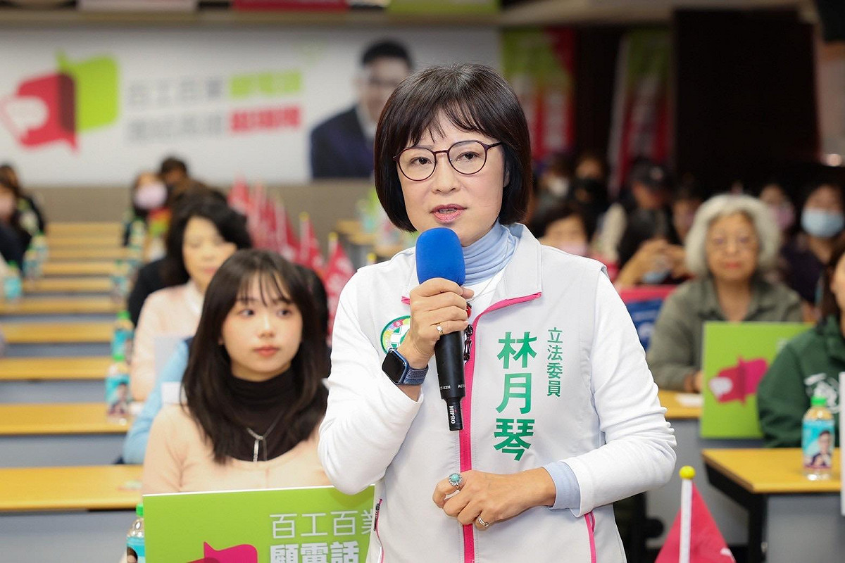 來自民間團體的林月琴表示，近期收到許多高雄年輕人反饋，盼賴瑞隆能接棒陳其邁市長，讓高雄更好。 圖：賴瑞隆辦公室/提供