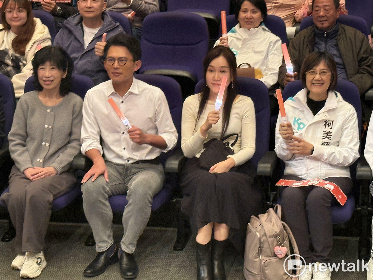 前民眾黨主席柯文哲妻子陳佩琪（左起）、民眾黨主席黃國昌、黃國昌妻子高翔、柯文哲胞妹柯美蘭。 圖：周煊惠 / 攝