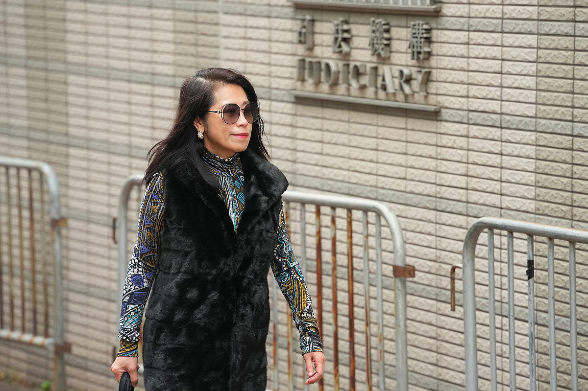 黎智英夫人李韻琴12日上午抵達西九龍裁判法院。 圖：達志影像/路透社