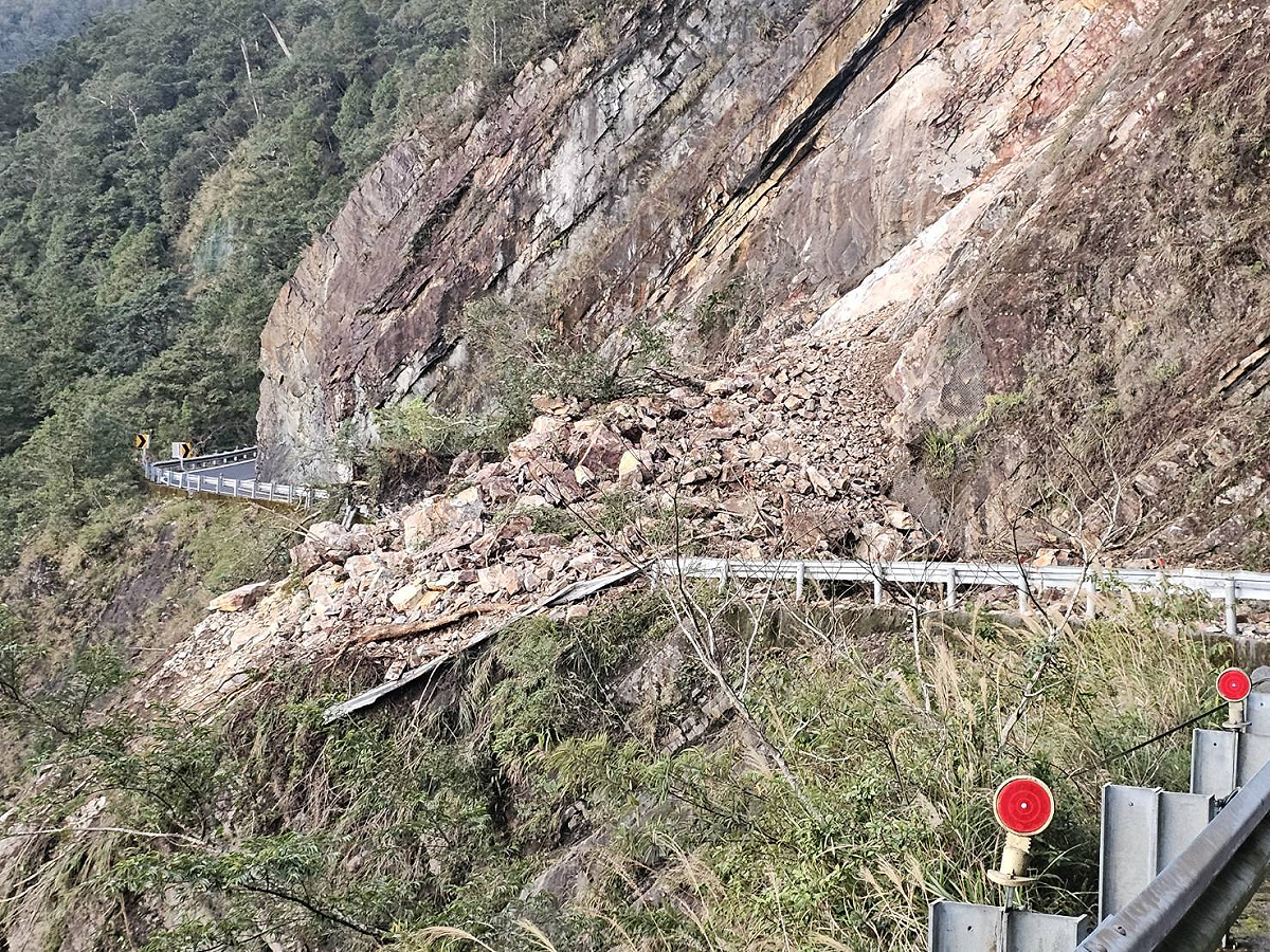 北橫公路台7線68.7K發生坍方阻斷。 圖：交通部公路局/提供
