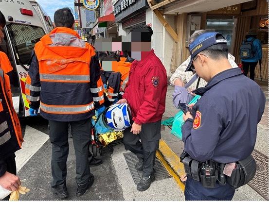 台北市士林街頭一名孕婦在路邊產子，員警透過救護人員遠端指導爭取黃金救援時間。 圖：警方提供