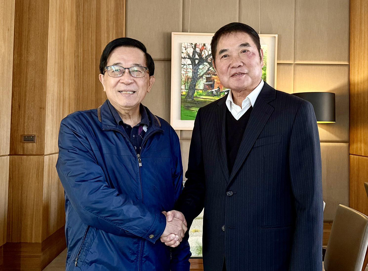 前總統陳水扁與苗栗縣長鍾東錦合照 圖：陳水扁臉書