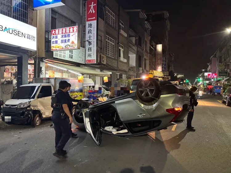 高雄昨晚發生毒駕自撞事故，駕駛4毒品全陽性。 圖：翻攝畫面