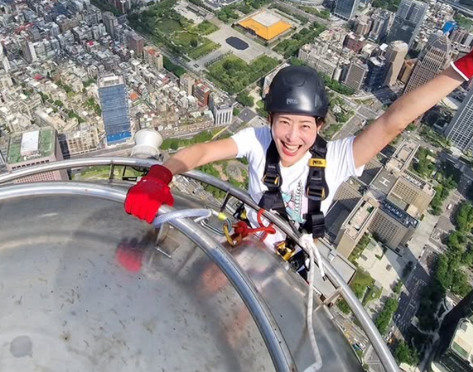 賈永婕也親自攀爬過台北101，她透露，霍諾德曾寫信給她，一再強調「我絕對不是在玩命」，讓她最終同意讓霍諾德挑戰攀登101。 圖：翻攝自賈永婕IG