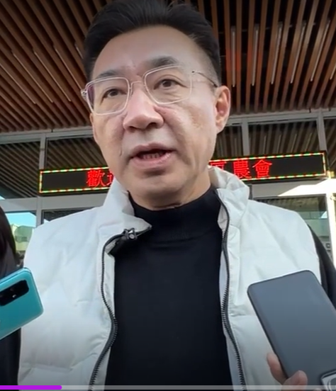 對於柯文哲可能參選台中市長，江啟臣表示可以連民眾黨也很急。 圖：取自江啟臣直播畫面