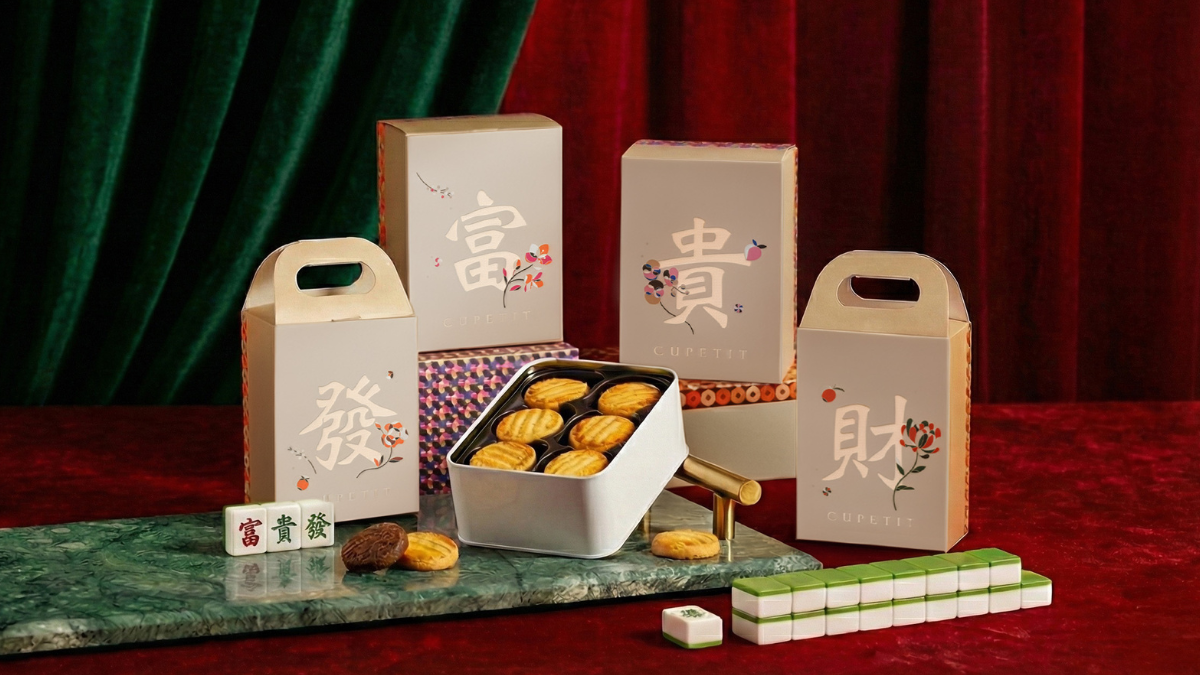 法式精品甜點品牌CUPETIT卡柏蒂的新春禮盒以「麻將」為創意靈感，推出四種縮小版的法式曲奇甜點。 圖：卡柏蒂/提供