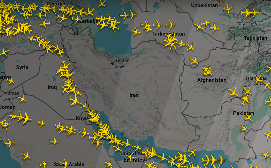 由航班追蹤網站Flightradar24可清楚看到，伊朗上空呈現完全沒有航班的狀態。 圖：Flightradar24