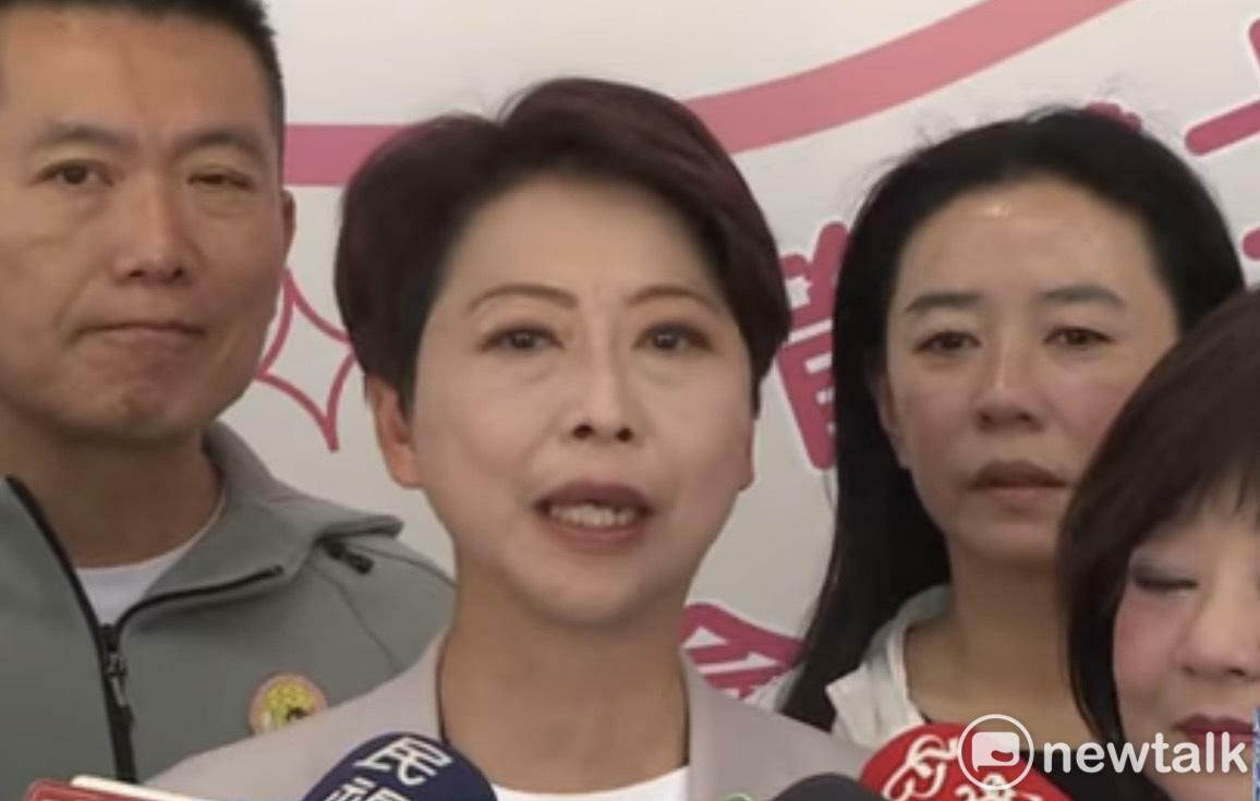 陳亭妃表示，走過完整27年的從政歷程，感謝一路以來人民的陪伴與鞭策，讓她在服務台南的道路上始終不敢鬆懈。現在邁入第28年，人民要繼續鞭策她，共同承擔新任務，「我要和所有台南人作伙把台南顧好。」 圖：黃博郎攝