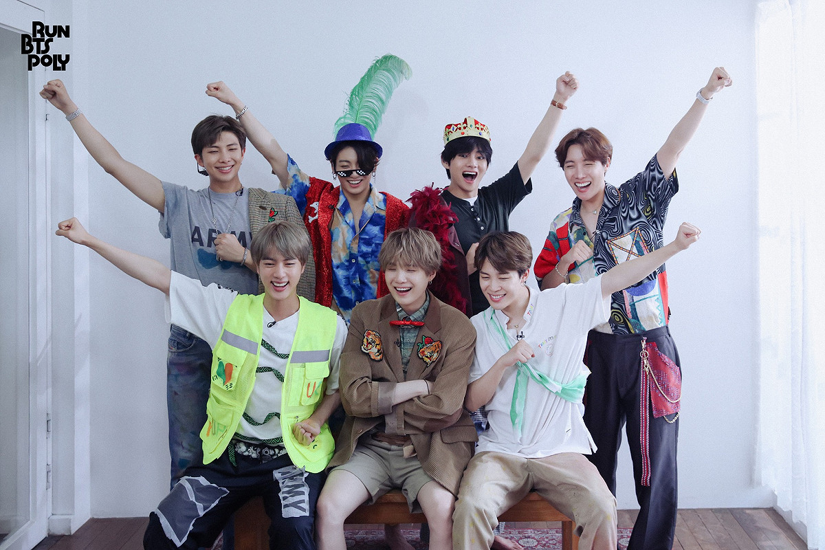 韓國人氣男團BTS(防彈少年團)13日公布，將於11月仔高雄世運主場館舉辦演唱會，隨即吸引大票粉絲搶訂高雄旅館。 圖：取自BTS臉書