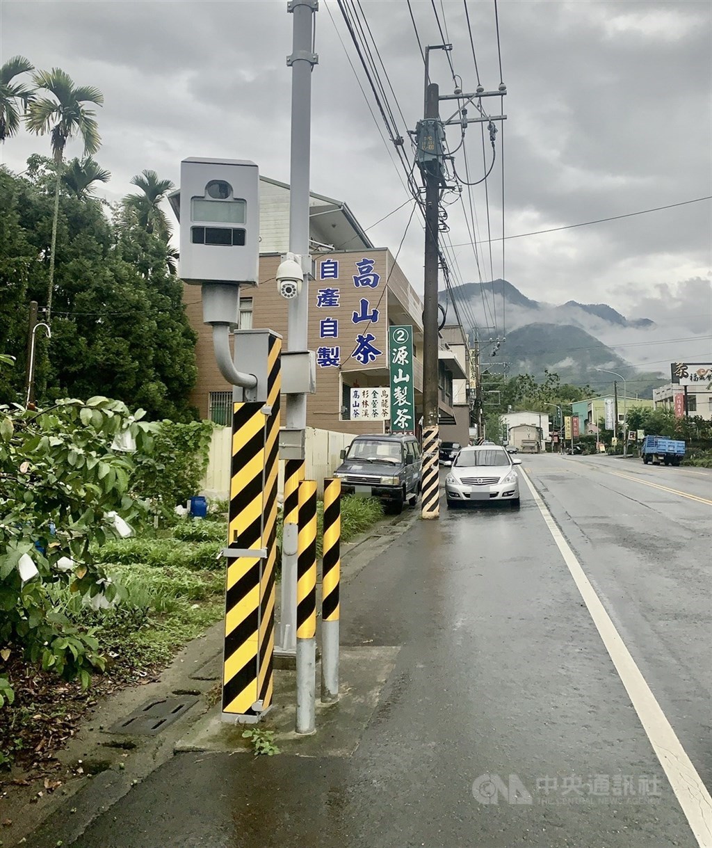 南投溪頭是熱門景點，聯外的縣道151線約10公里處設1支固定式測速照相桿（圖），民國114年共取締9205件，是全縣「桿王」。（中央社檔案照片）