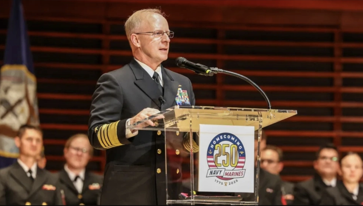 美國海軍作戰部長考德爾（Daryl Caudell）上將出席水面海軍協會研討會時表示，定向能與兆瓦級雷射武器將是未來美國軍艦防禦體系的重要發展方向。 圖：翻攝自 追著大事跑的人