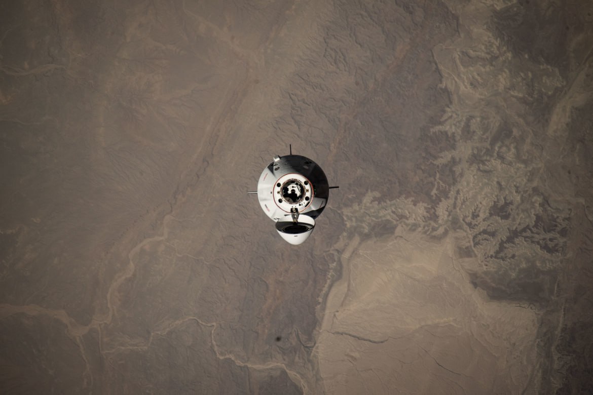 SpaceX Crew-11 龍飛船於今（15）日重返大氣層，隨後於加州外海安全濺落，任務因太空人健康因素提前結束。 圖：翻攝自 X @nexta_tv