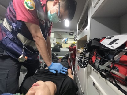 近期發生替代役役男在執行救護工作時，遭到受救護民眾攻擊的事件，因此，內政部長劉世芳今（15）天特別要求替代役訓練及管理中心，加強替代役役男的訓練和服勤管理工作，建立完善的執勤安全防護機制。 圖：內政部提供