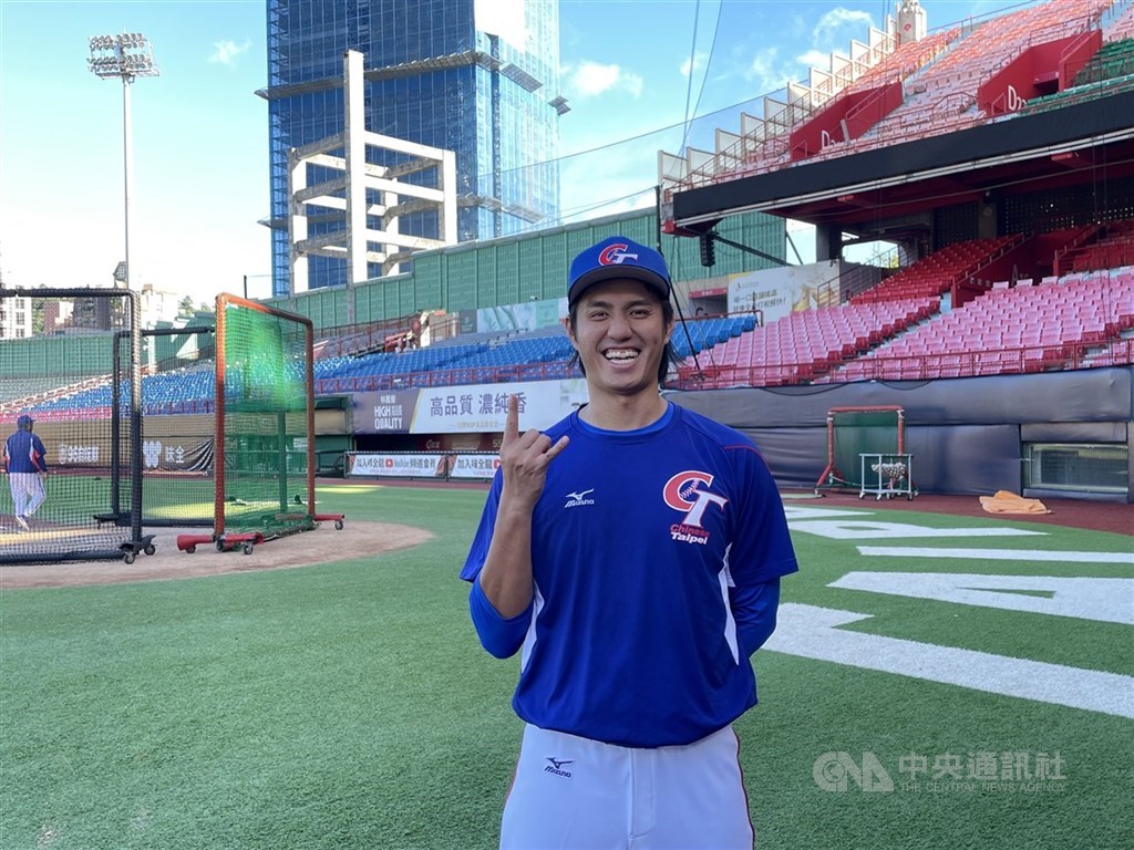 中職中信兄弟投手鄭浩均投入世界棒球經典賽集訓，鄭浩均透露，在服補充兵役時接到通知，因為手機關機，一度被認為要拒絕。（中央社檔案照片）