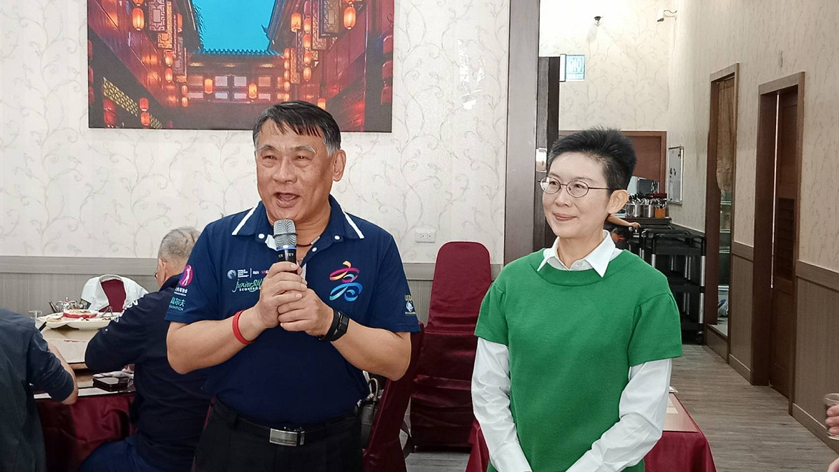 郭憲睿(左)為青少年選手打造公平、公正、公開的競賽環境，培育更多優秀高爾夫新秀，立委林岱樺(右)表示將全力支持。 圖：孫家銘攝
