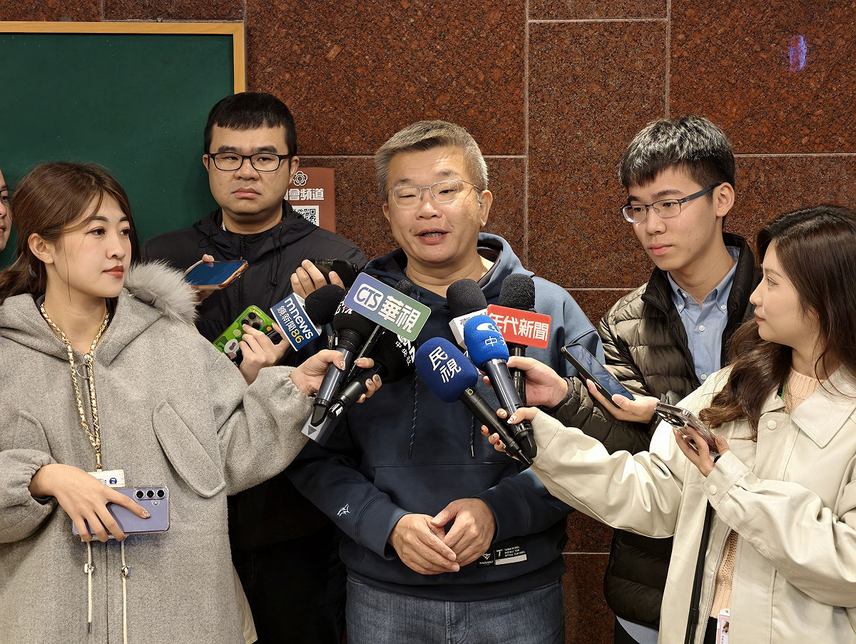 台灣隊WBC新款Team Taiwan帽T詢問度爆表，民進黨立委、中職會長蔡其昌曝販售時間。 圖：金大鈞/攝