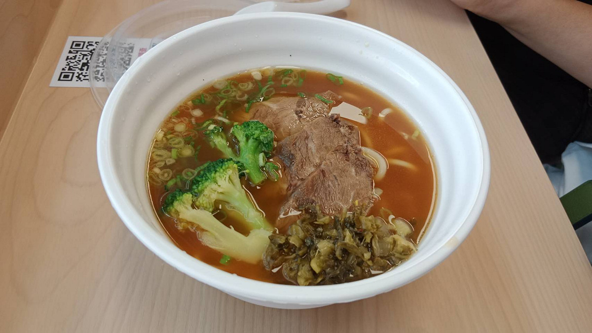 夢想麵館只要花99元就能吃到現點現做的牛肉麵。 圖：孫家銘拍攝