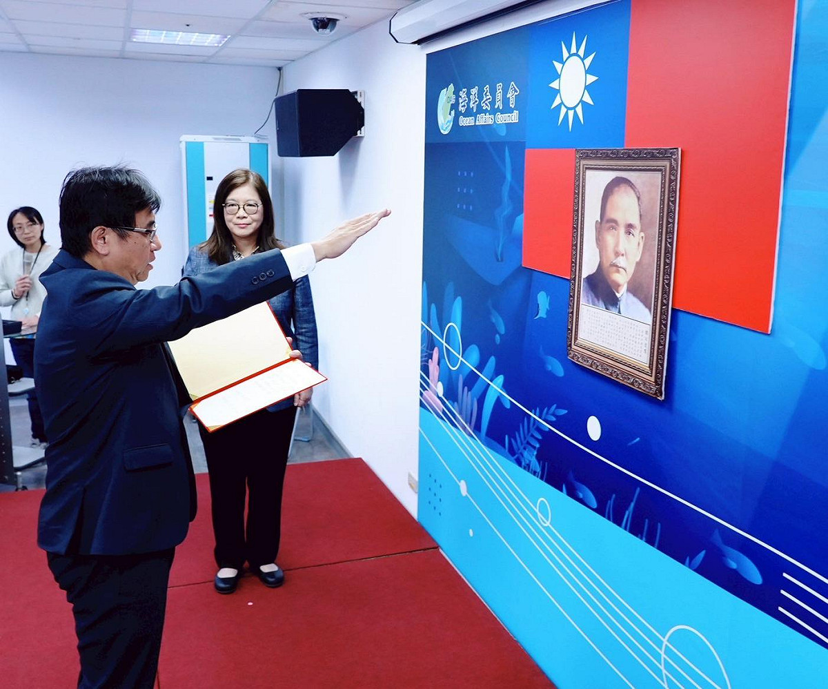 內政部國土管理署前署長吳欣修今（16）天就任海洋委員會副主任委員。 圖：擷自管碧玲臉書粉專