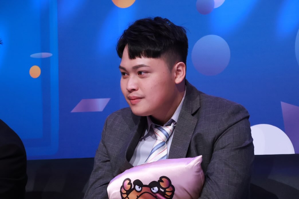 中天記者林宸佑涉國安法，高雄橋頭地院裁定收押禁見。 圖：取自臉書專頁／馬德愛破音 中天林宸佑