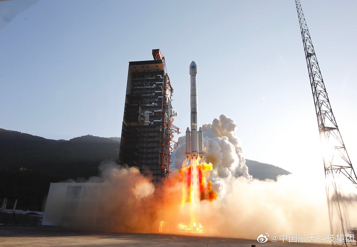 中國民營航天公司星河動力所研製的谷神星二號民營商業運載火箭，在酒泉衛星發射中心點火升空。 圖：翻攝自@Truthful_ast
