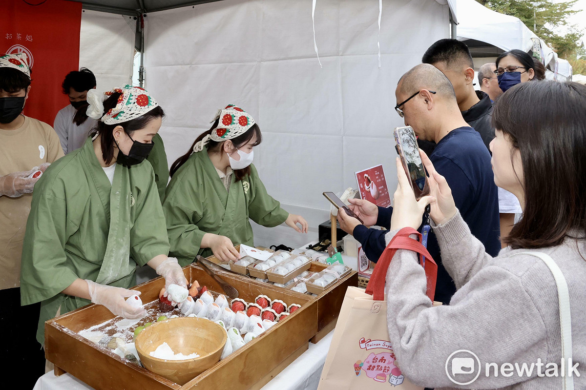 由台南市永康區公所、大東橋商圈觀光發展協會、思味行銷公司及台南市政府觀光旅遊局聯合主辦的「2026第六屆台南甜點節」，於今、明2天在台南市立圖書館新總館及周邊盛大登場。 圖：台南市政府提供