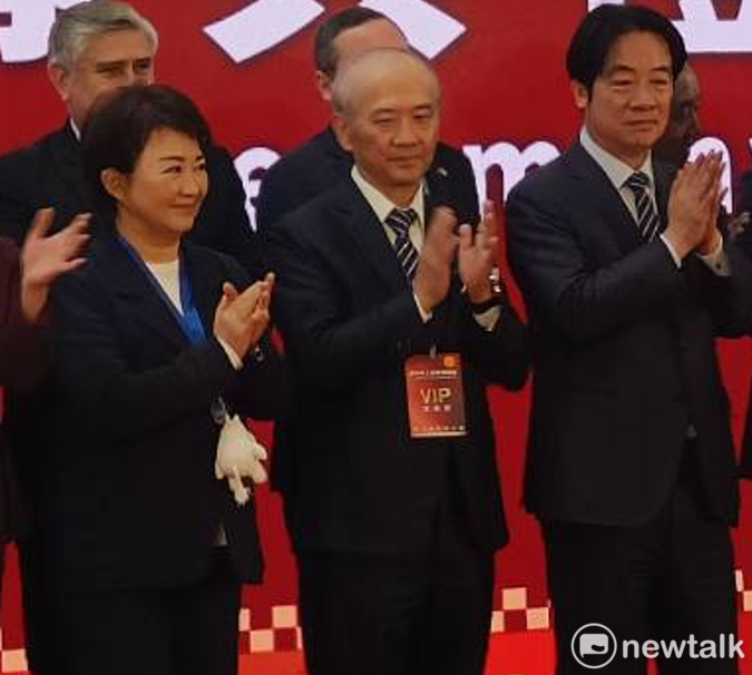 總統賴清德出席活動時糾正盧秀燕「會展中心是台中市政府自地自建」的說法，市府遲了32小時才澄清。 圖：唐復年/攝