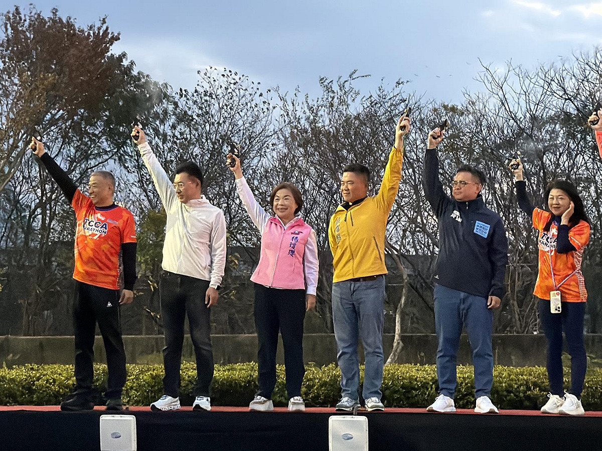 江啟臣與楊瓊瓔表同台鳴槍，但兩人心中對國民黨提名時間想的完全不一樣。  圖：楊瓊瓔服務處/提供