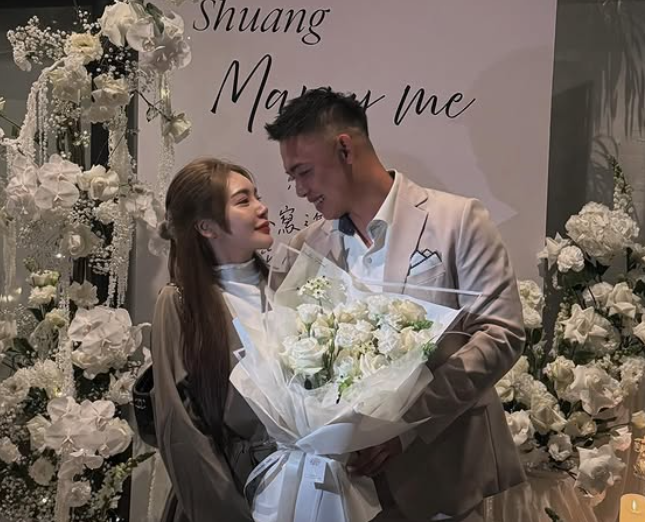 申皓瑋在本月17日向交往2年多的網紅女友雙雙求婚成功。 圖：翻攝自雙雙IG