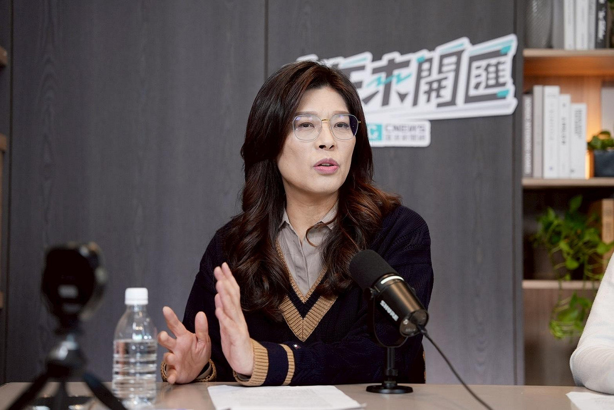 國民黨主席鄭麗文接受《中午來開匯》主持人黃光芹專訪。 圖：《CNEWS匯流新聞網》